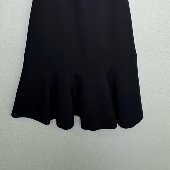 Diane Von Furstenberg Maureen Dress‎ LBD Laser Cut
Flounce Dress Size 2 - Picture 6 of 14